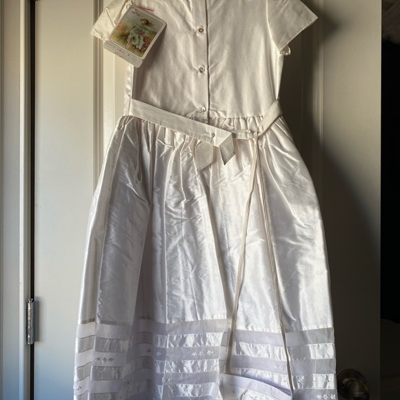 Modest & Elegant First Communion Gown w/ purse - Picture 5 of 7